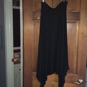 Black hankerchief hemline skirt; X-L